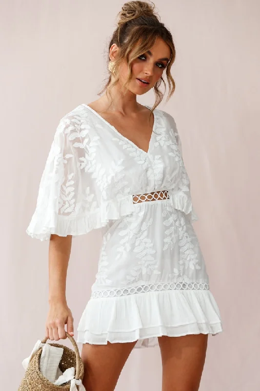 Caspar Leafy Embroidered Dress White